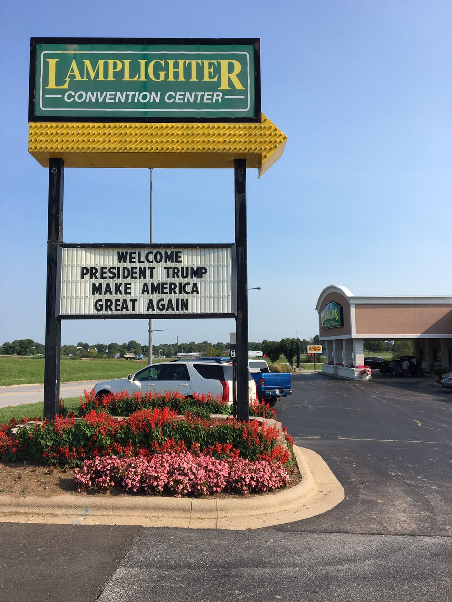 jeremyjturley's tweet photo. Springfield prepares for President Trump's arrival. He will speak on tax reform at 1:30 p.m. #TrumpInSpringfield https://t.co/sua1fMXfUd