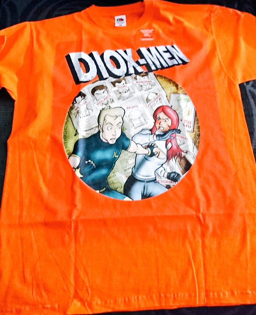 aaronilustrador's tweet photo. Pero… ¿qué es esta camiseta de @camisetasper_ tan rebonica que me acaba de llegar? ¿Tú sabes algo, @bebeamordor? 😄  #DioXMen #sorteo https://t.co/1FkNYsA2ap