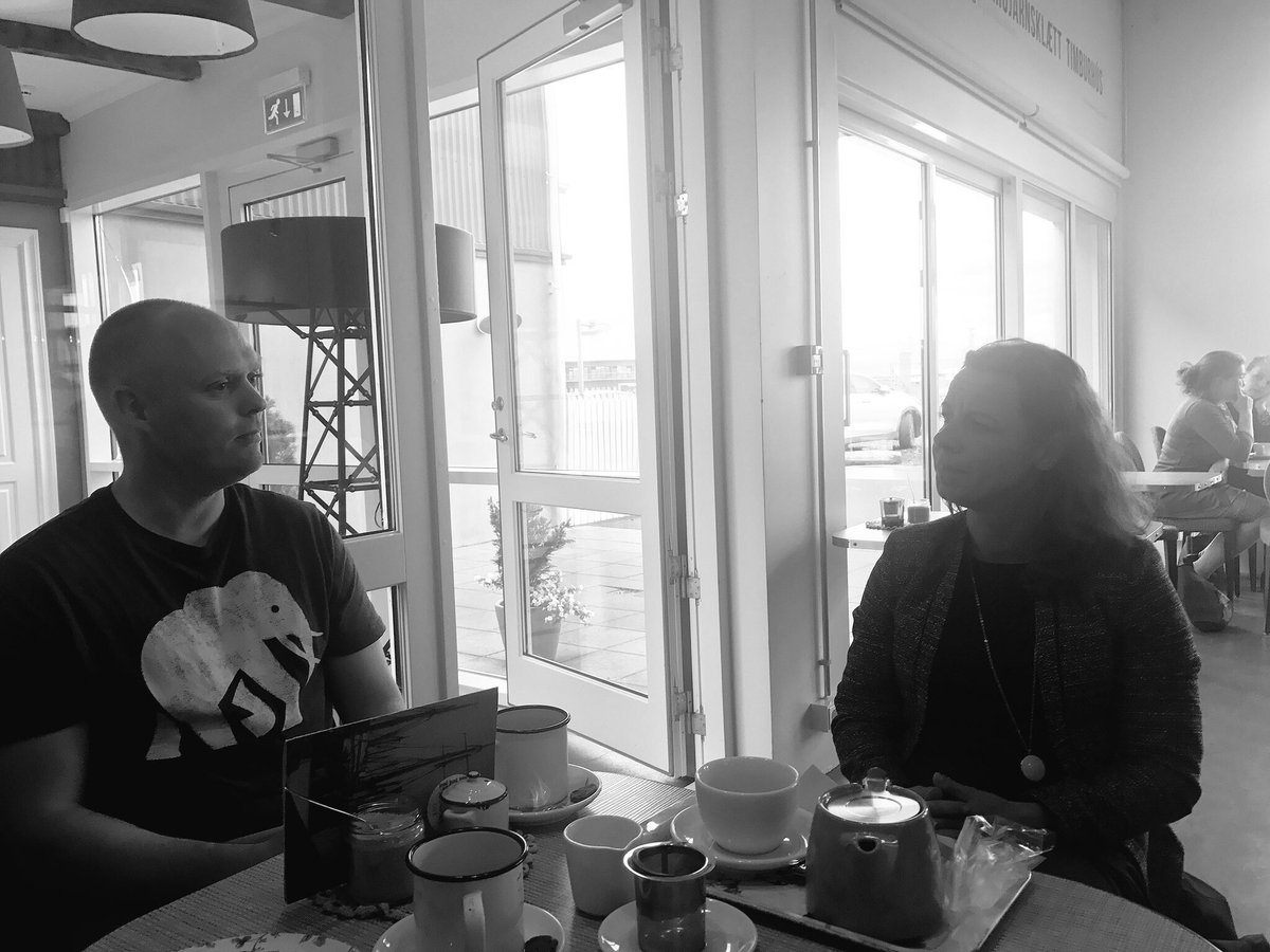LadyDee76's tweet photo. Vi har möte med @helmetinho och byter erfarenheter, jämför svenska och isländska skolsystemet och pratar framtidens skola #runbacka #solskol https://t.co/C4KaRJwkpG