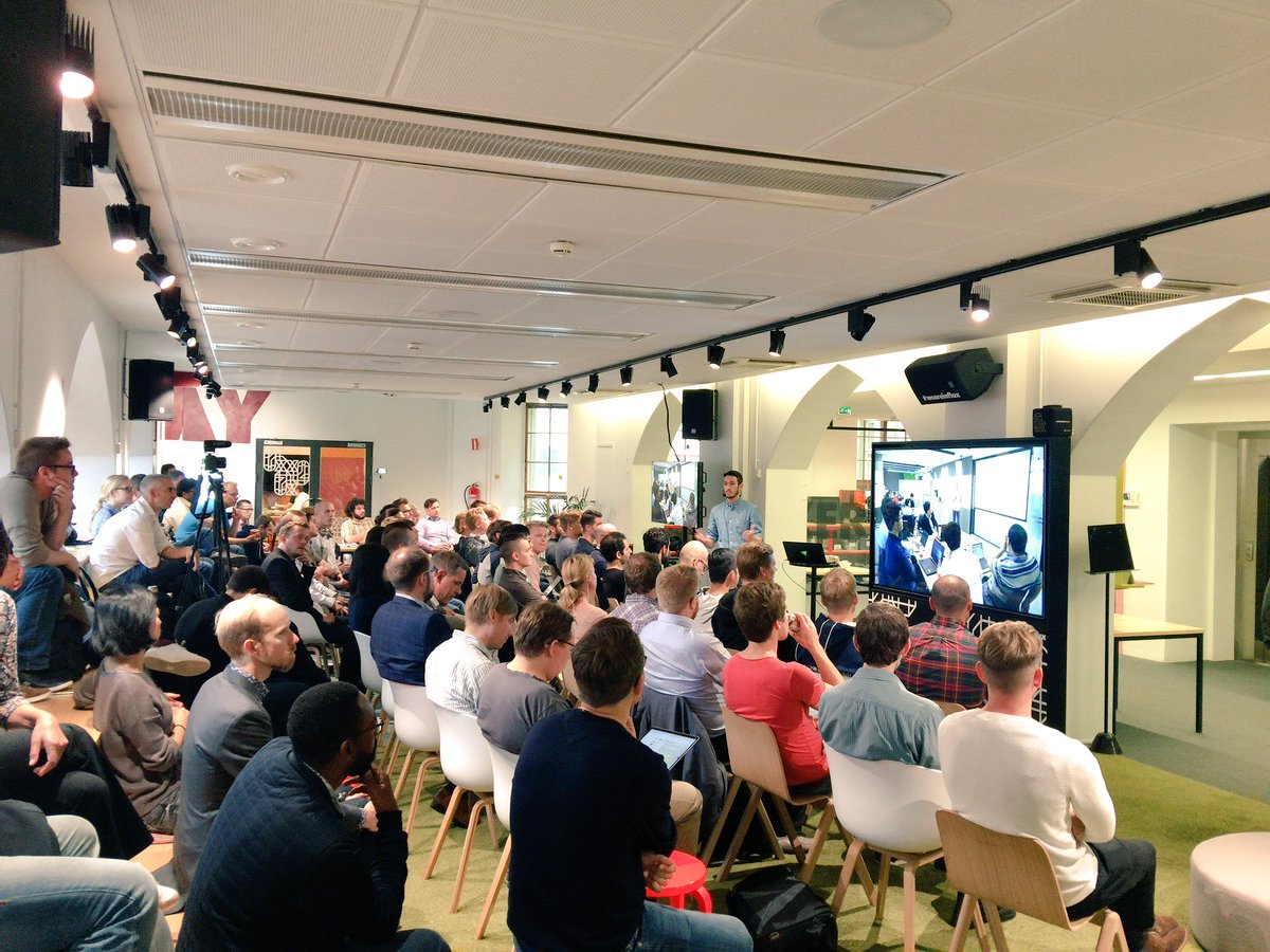 teppodee's tweet image. #practicalAIHKI meetup starting up! Go Ari, go! #reallifecode #weareinflux