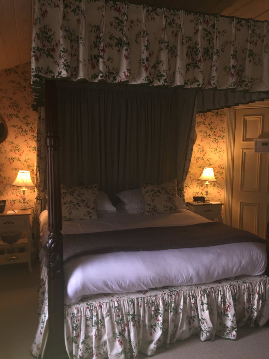 MeetInIreland's tweet photo. Irish luxury at its best #GermanFam @AdvantageDMC @CliffatLyons the most fabulous stay #EventProfs #LuxuryTravel @Failte_Ireland https://t.co/CpkR5OE6ww