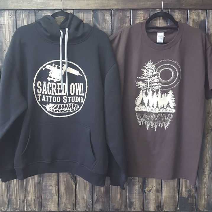 ink_monkeys's tweet photo. On the press today: #tshirts and #hoodies for @joey_saindon_sacred_owl_tattoo #screenprint #screenprinting #printl… https://t.co/i4g1AkbtVu https://t.co/HDiyvznh5k