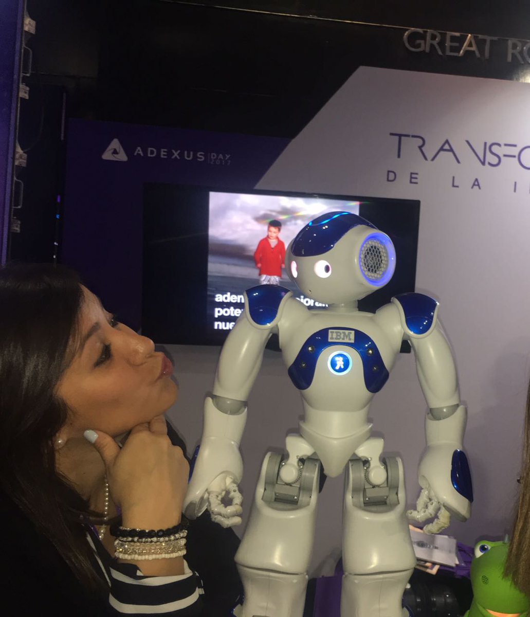 VanessalopezB's tweet photo. Besito para WATSON #AdexusDay2017 https://t.co/QyFDwRXfW9