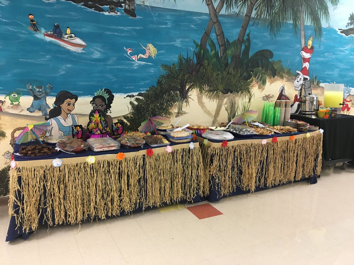 MicheleETES's tweet photo. A big thank you to our ETES PTA for the delicious baked treats for our first Elementary Dept. Meeting! Everyone loved them! #ETESRocks https://t.co/ICiv5G0UKY