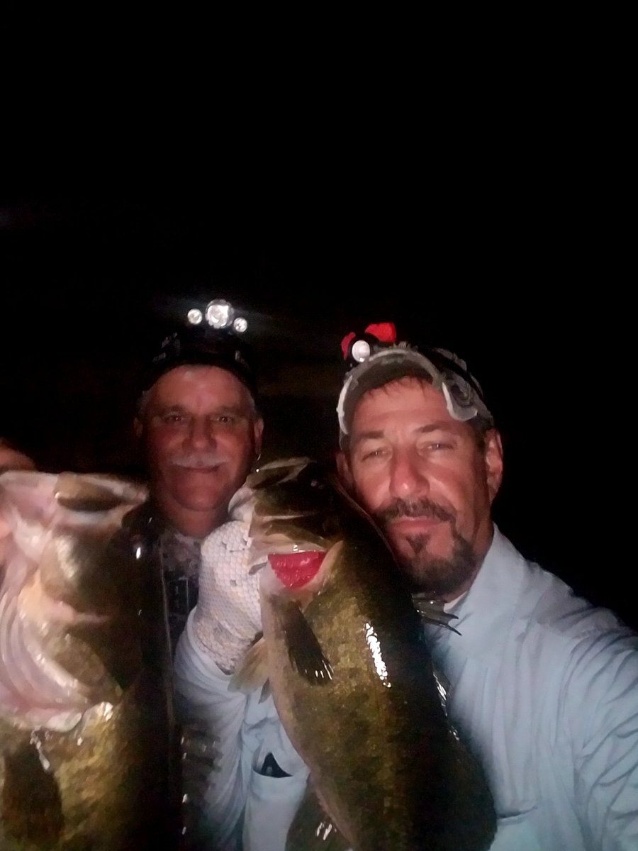 StarkNeal's tweet photo. Moonlighting!
#bassfishing #Grundens #Military #Livingstonlures #BassProshopsDaina #Gamblerlures #Yeti #PowerPole #Peacockbass #Hawgtech https://t.co/xtvuUIVPyR