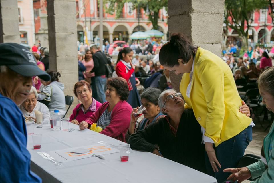 DIFHuauchi's tweet photo. Así se vivió el festejo del día de abuelo, retribuyamos parte del cariño que ellos nos han entregado. @lyly_luna https://t.co/T9hz9beXX1