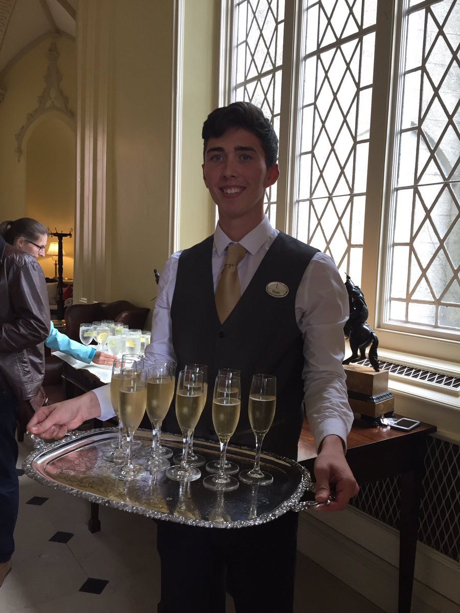 roisingaff's tweet photo. @Luttrellstown There's a welcome and a half #GermanFam #makeitireland #Eventprofs @Failte_Ireland @MeetInIreland @ https://t.co/HVAJueBWW8