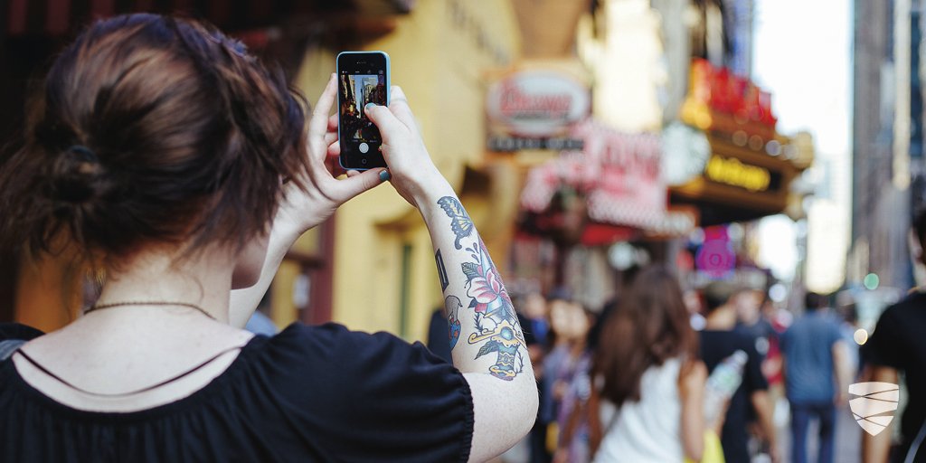 UAZGlobalCampus's tweet image. How will you control your visuals to make a good digital impression? bit.ly/2su2ngW #AUGen102