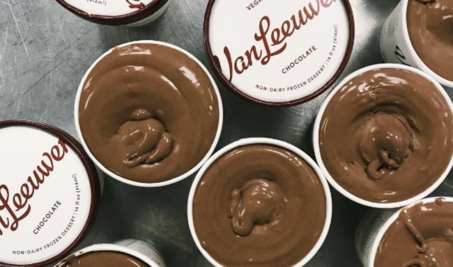 VegNews's tweet image. The @FoodNetwork raves about Van Leeuwen #vegan ice cream, and why wouldn't they? It's freaking delicious! @VLAIC &amp;gt;&amp;gt; bit.ly/2wSDIJm