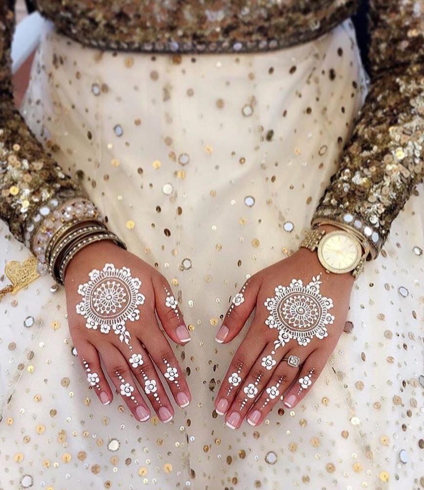 bfindianwedding's tweet photo. Ummm, I think I'm totally in love with white mehendi. Toronto based henna artist and #bfredbook member @livelovehe… https://t.co/IgYfAlqlMY https://t.co/5rab9hJ6cG