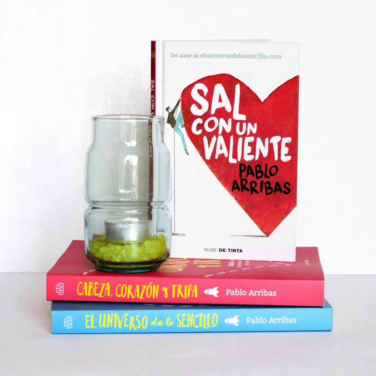 nubedetinta's tweet photo. ¿Qué es lo que más te gusta de los libros de @Pablo__Arribas? 📚❤ https://t.co/ARHTGnRmhP #LibroEUDLS #CabezaCorazónyTripa #SalConUnValiente https://t.co/rESpa0mQbE