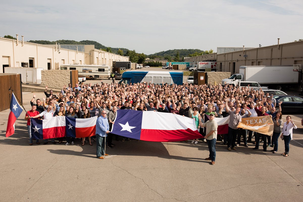 DaveRamsey's tweet photo. We stand with #Houston. We're praying for you. Join us in supporting organizations doing great work on the ground: https://t.co/9n9qOX1YAv https://t.co/RKCcVnx18a