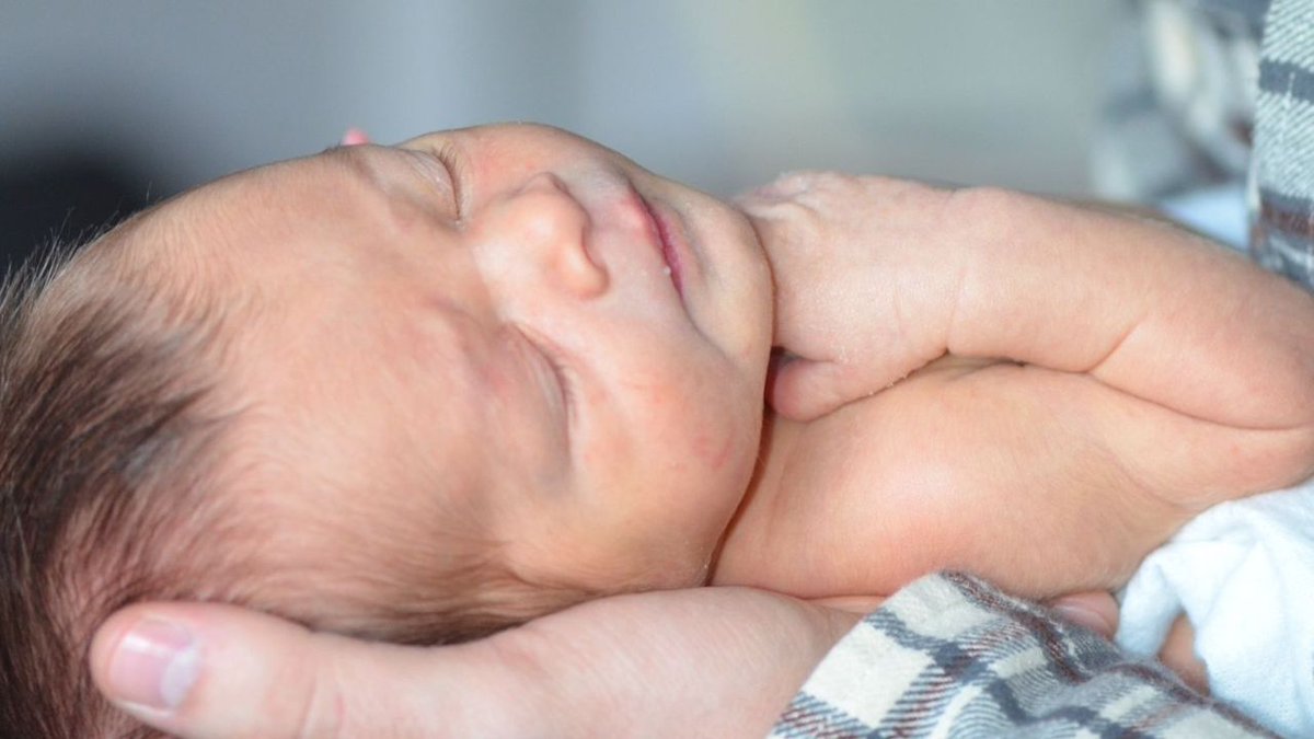 ZEROTOTHREE's tweet photo. Until we get a federal paid family leave policy 4 all, one dad offers tips on accessing &amp; using leave: https://t.co/CbKpLc5TwG @lifehacker https://t.co/YTfsmaNlnX