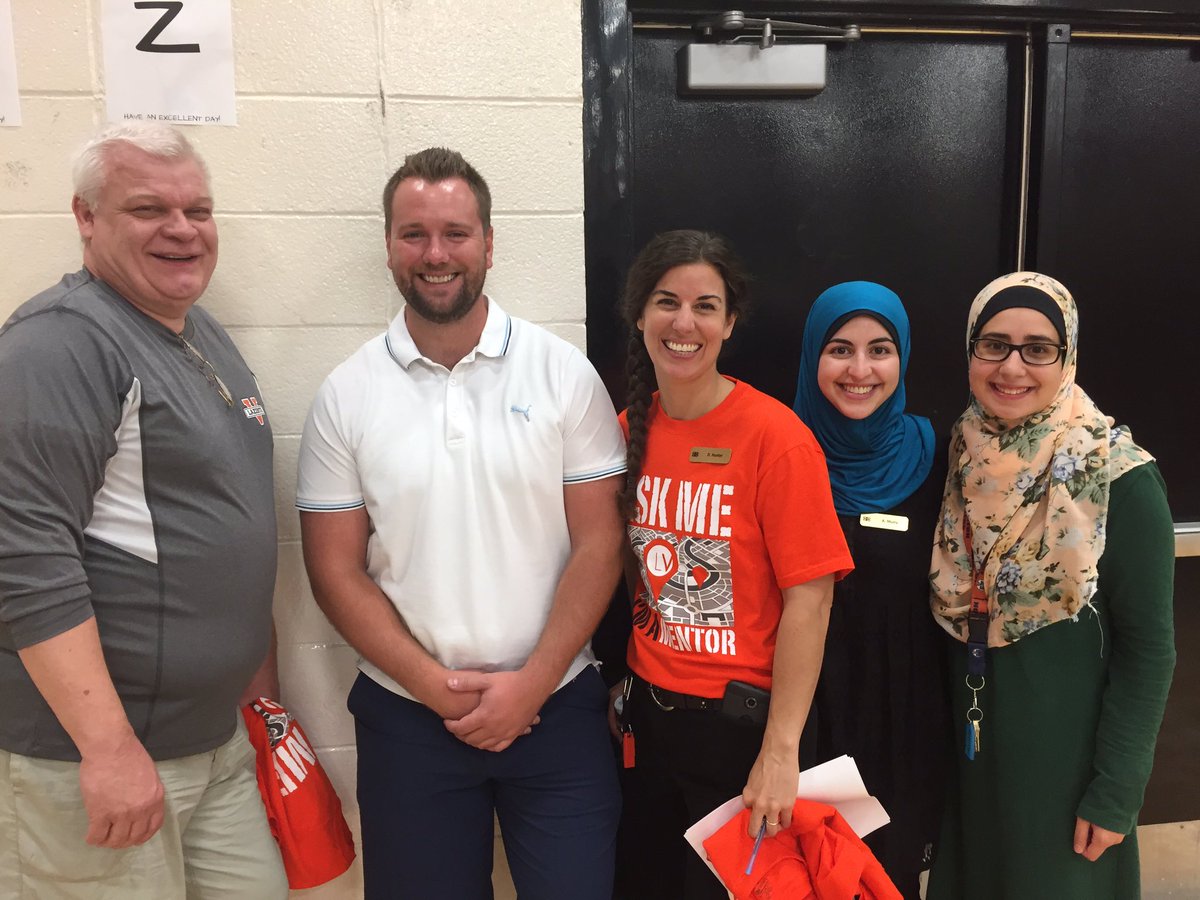 mrs_mcilwraith's tweet photo. Our amazing @melazerte staff welcoming our grad 10s for their first day!#mentorday #VGpride #InspirePassion https://t.co/9ZZHhGQ8e1