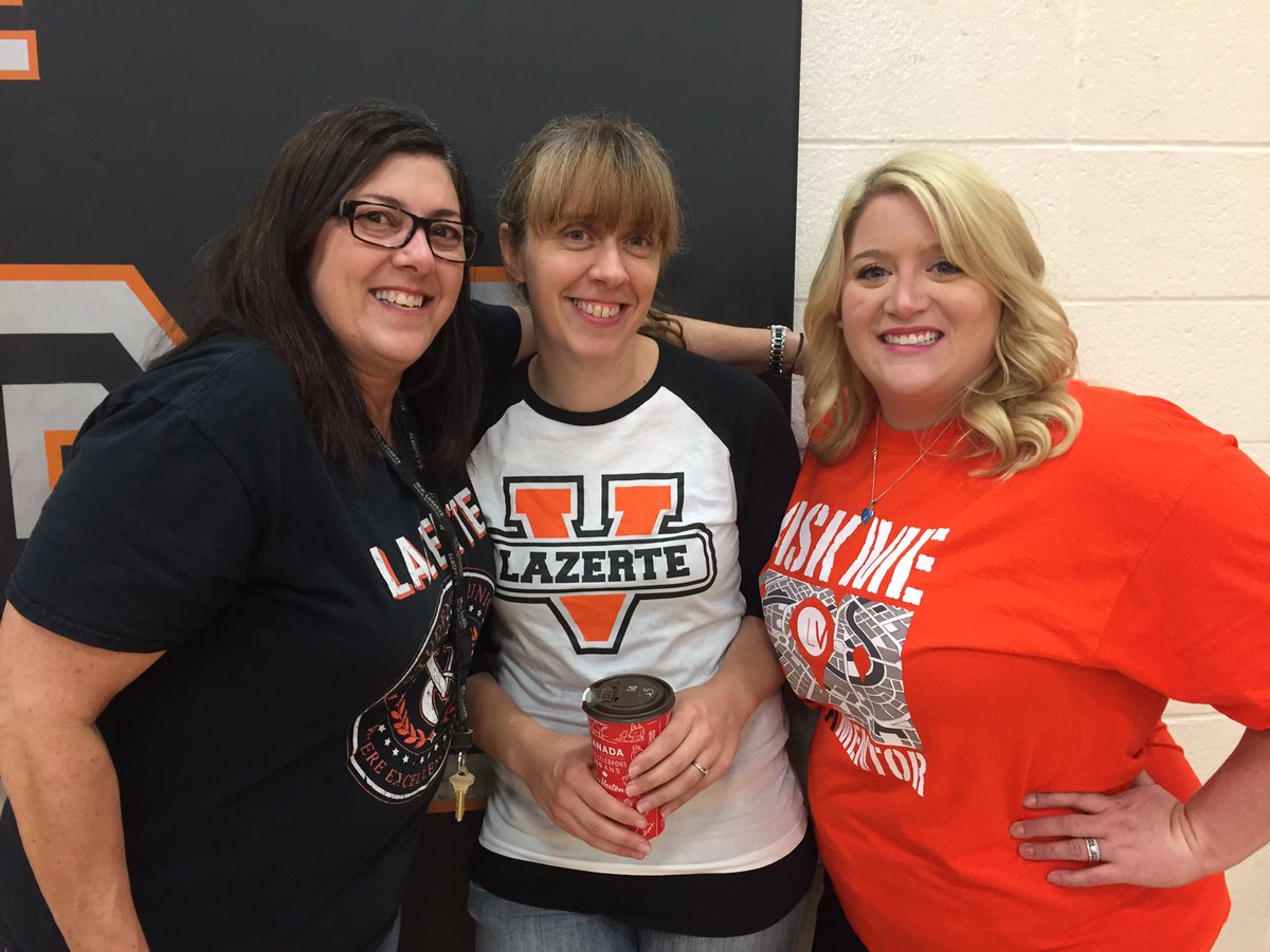 mrs_mcilwraith's tweet photo. Our amazing @melazerte staff welcoming our grad 10s for their first day! #MentorDay #VGPride #InspirePassion https://t.co/Nd9vC5ud9H