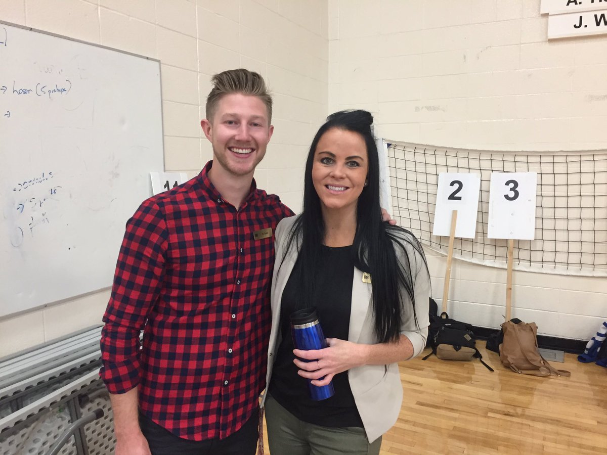 mrs_mcilwraith's tweet photo. Our amazing @melazerte staff welcoming our grad 10s for their first day! #MentorDay #VGPride #InspirePassion https://t.co/Nd9vC5ud9H