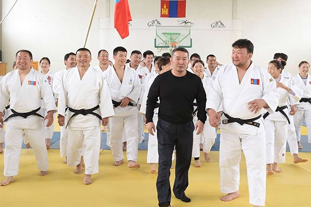 🇲🇳 President <a href="/BattulgaKh/">Battulga Khaltmaa</a> "The gold is very important. We are here to get the gold medal. Today is a great day for Mongolia!" #JudoWorlds2017