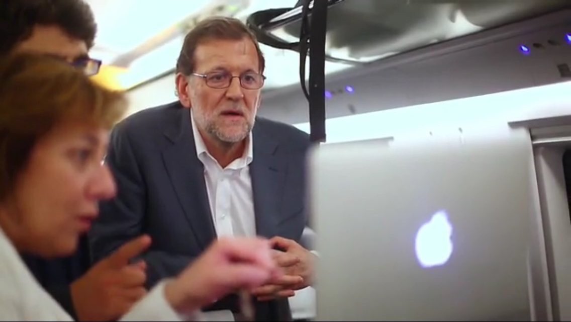 marklee_esp's tweet photo. Rajoy approves https://t.co/TgNVNiSXbE