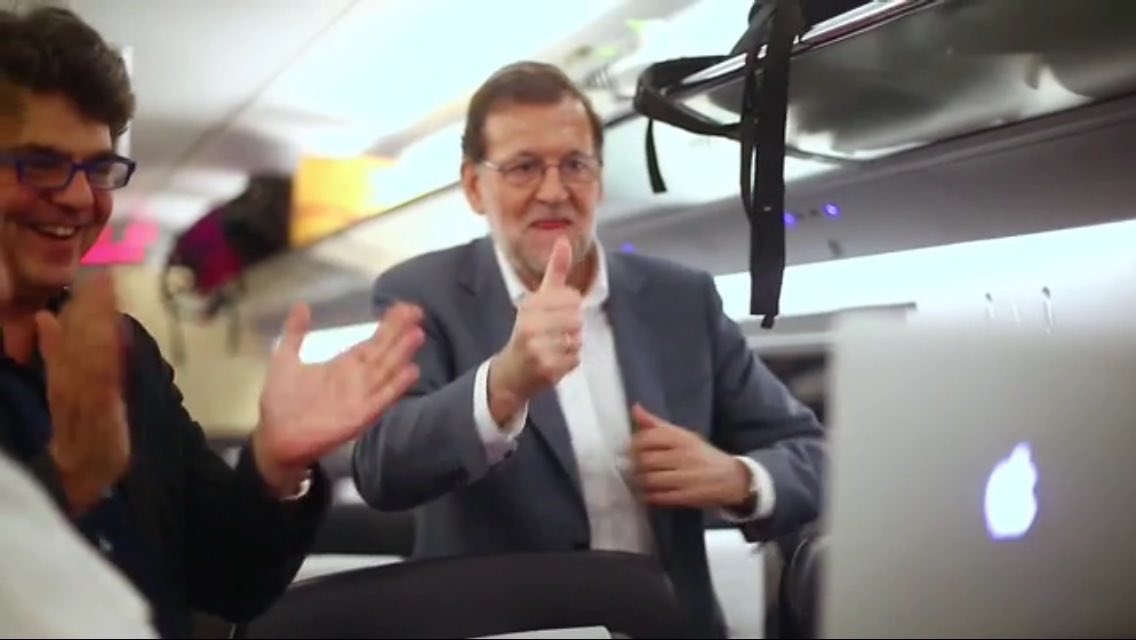 marklee_esp's tweet photo. Rajoy approves https://t.co/TgNVNiSXbE