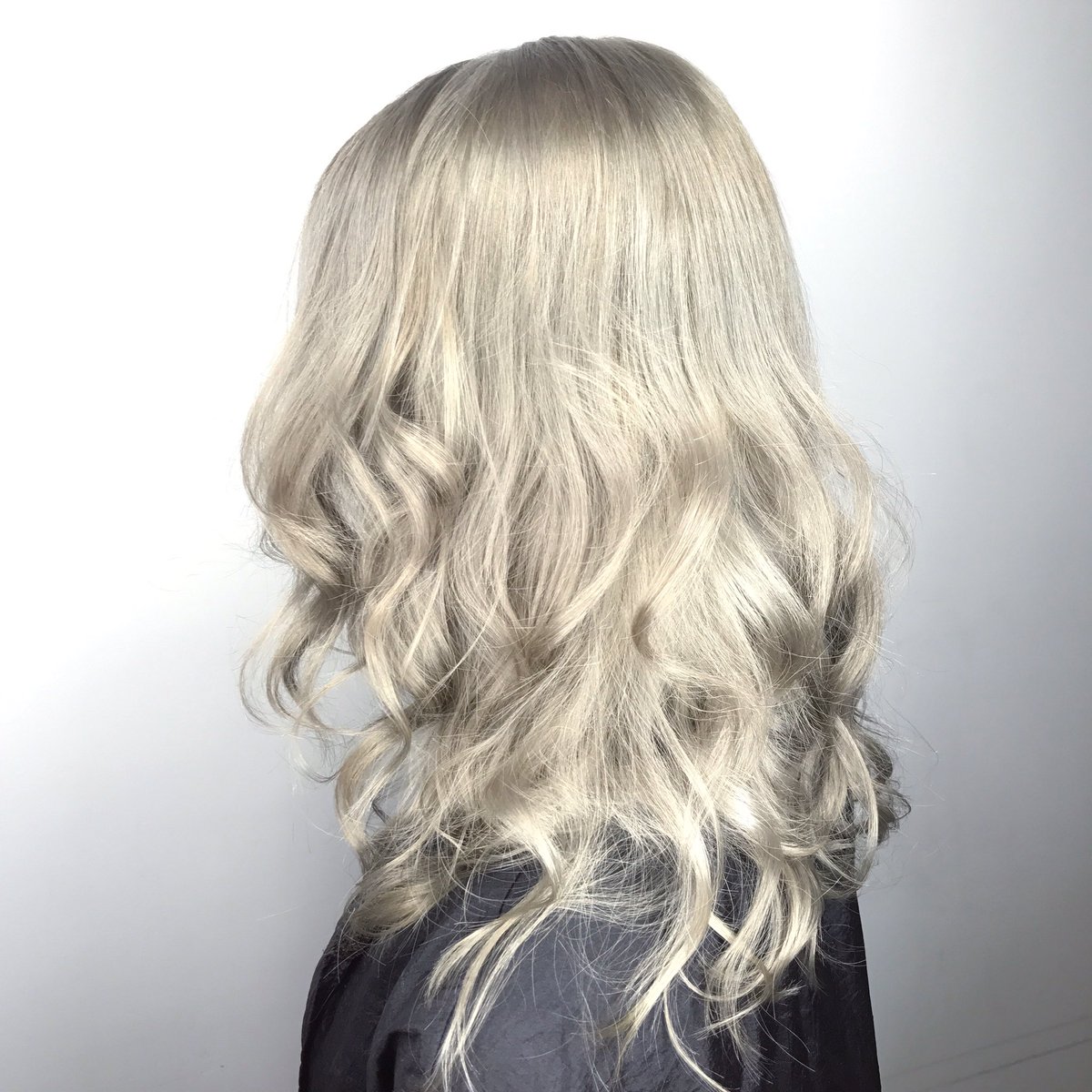VedaHairSalon's tweet photo. Winter Is Coming.. ❄️ #Wella #LBM #BiancaMarino #Olaplex #Sliver #WinterTones #NOfilter @olaplex @olaplexuk @wellaeducation https://t.co/wKFWEaKBXN