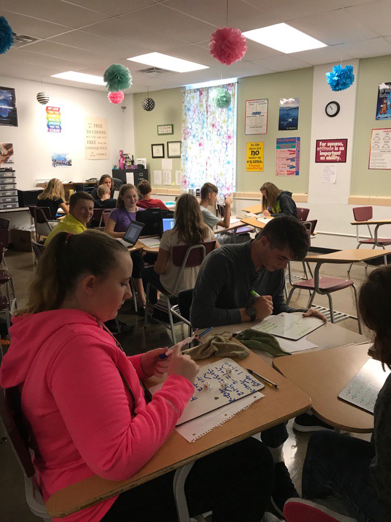 DeSotoJH's tweet photo. @DeSotoJH math centers and small group instruction #djhswill #djhslearn #djhsteach #djhsmath https://t.co/5MEpUt8qQ1