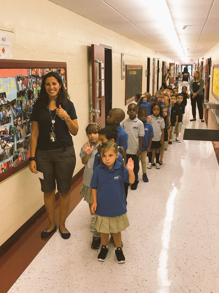 EastHartfordPS's tweet photo. You only get the #firstday of school once...Kindergarten Teachers @OConnellTigers make it really special #BackToSchooCT https://t.co/dihPtLMRQC
