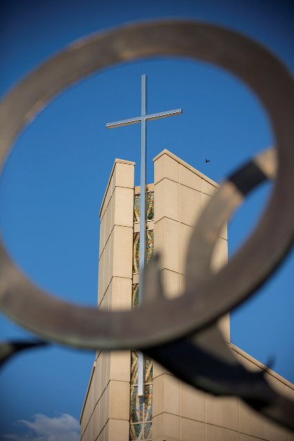 olivetnazarene's tweet photo. "Don't let the world squeeze you into its mold. There is a better way. As we come to God, we find ourselves." Dr. John C. Bowling in chapel https://t.co/qJmr0MitU5