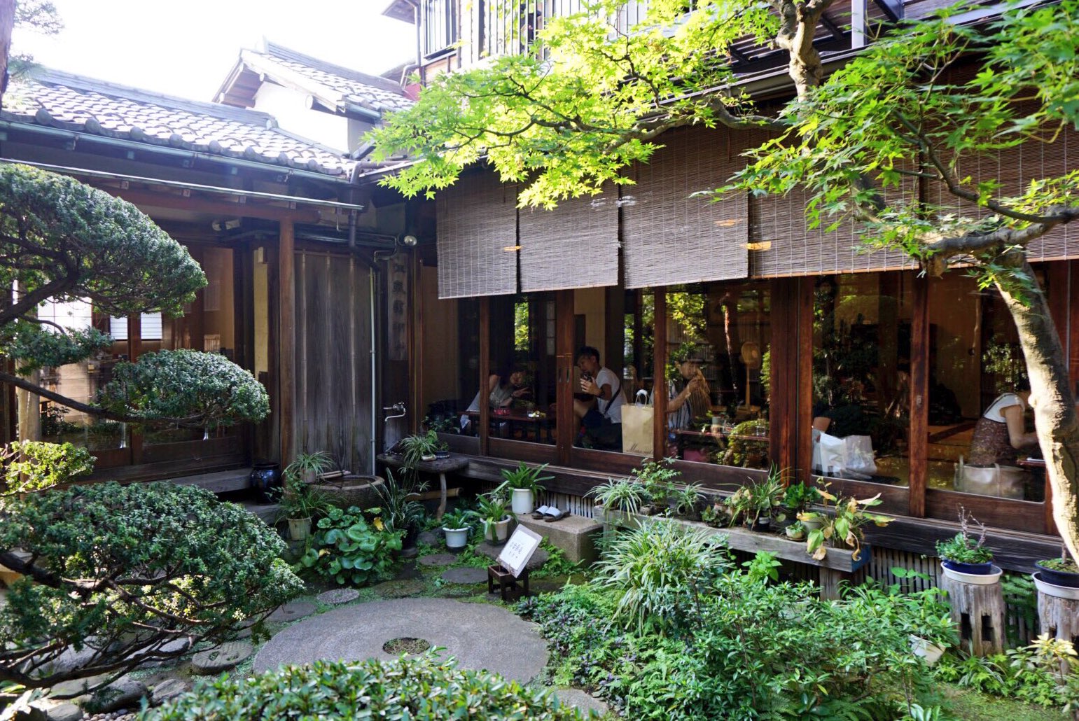 へんグル 矢崎 プリンマップ公開中 Su Twitter 自由が丘の 古桑庵 は都内でも数少ないガチの古民家カフェだ 古民家と称するカフェは都内 に山のようにあるが 古桑庵 ほど古民家なカフェはなかなかない 庭は綺麗だし部屋は畳の匂いがふんわりと香る 滅多に出会え