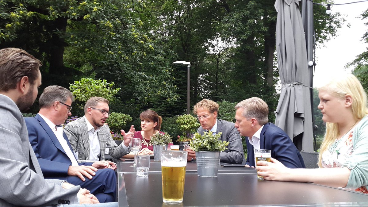 CSCPlein's tweet photo. De commissie vergadert alweer over het programma van morgen https://t.co/vL0DbP9M1V