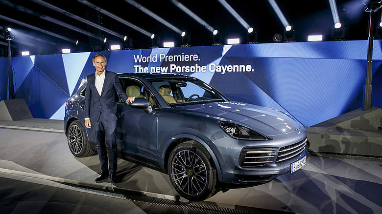 lautomobile_ACI's tweet photo. Tra le novità del #SalonediFrancoforte ci sarà anche il nuovo #Porsche #Cayenne #cayenne2018 https://t.co/iuFTJP9lUU https://t.co/Bk07LU41Fr