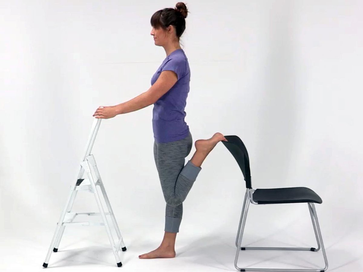 EgoscueSeattle's tweet photo. Standing Quad Stretch also stretches the muscles in your hips and repositions your pelvis. Bonus! 🙂

Give it a try: https://t.co/2UTmmm3d7Y https://t.co/qUtSmYsuXY