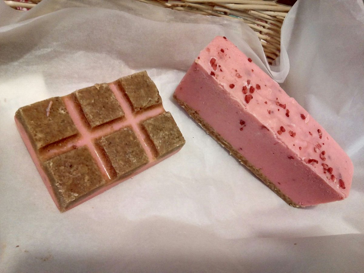 FabFudge_UK's tweet image. Tasty Summer Treats courtesy of us for you ♥ #Handmadehour

Fab-Fudge.co.uk