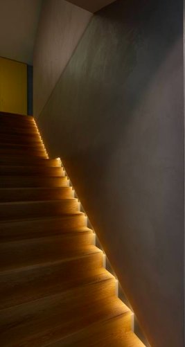 Un ejemplo de como iluminar una escalera con #led, #iluminacion, #arquitectura