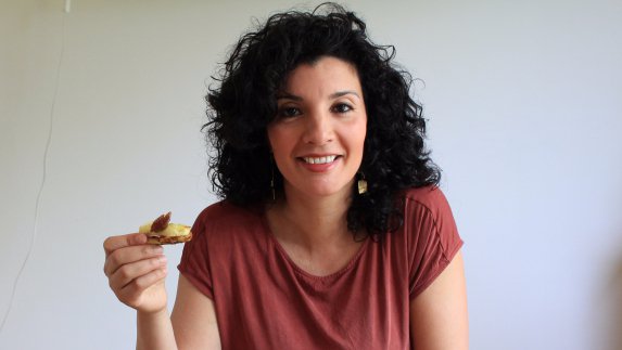 KRO-NCRV (@kroncrv) on Twitter photo Maandag begint het nieuwe seizoen v Binnenstebuiten. Met onze nieuwe chefkok <a href="/NadiaZerouali/">Nadia Zerouali</a>. Hoe leuk is dat! #koken #eten #genieten #npo2 Maandag begint het nieuwe seizoen v Binnenstebuiten. Met onze nieuwe chefkok <a href="/NadiaZerouali/">Nadia Zerouali</a>. Hoe leuk is dat! #koken #eten #genieten #npo2