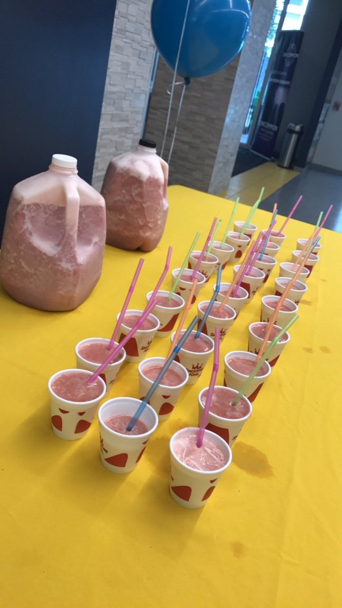 UncommonTampa's tweet photo. cool off on this hot Wednesday with some smoothies from @smoothieking 😛 https://t.co/lxpw8Pe99g