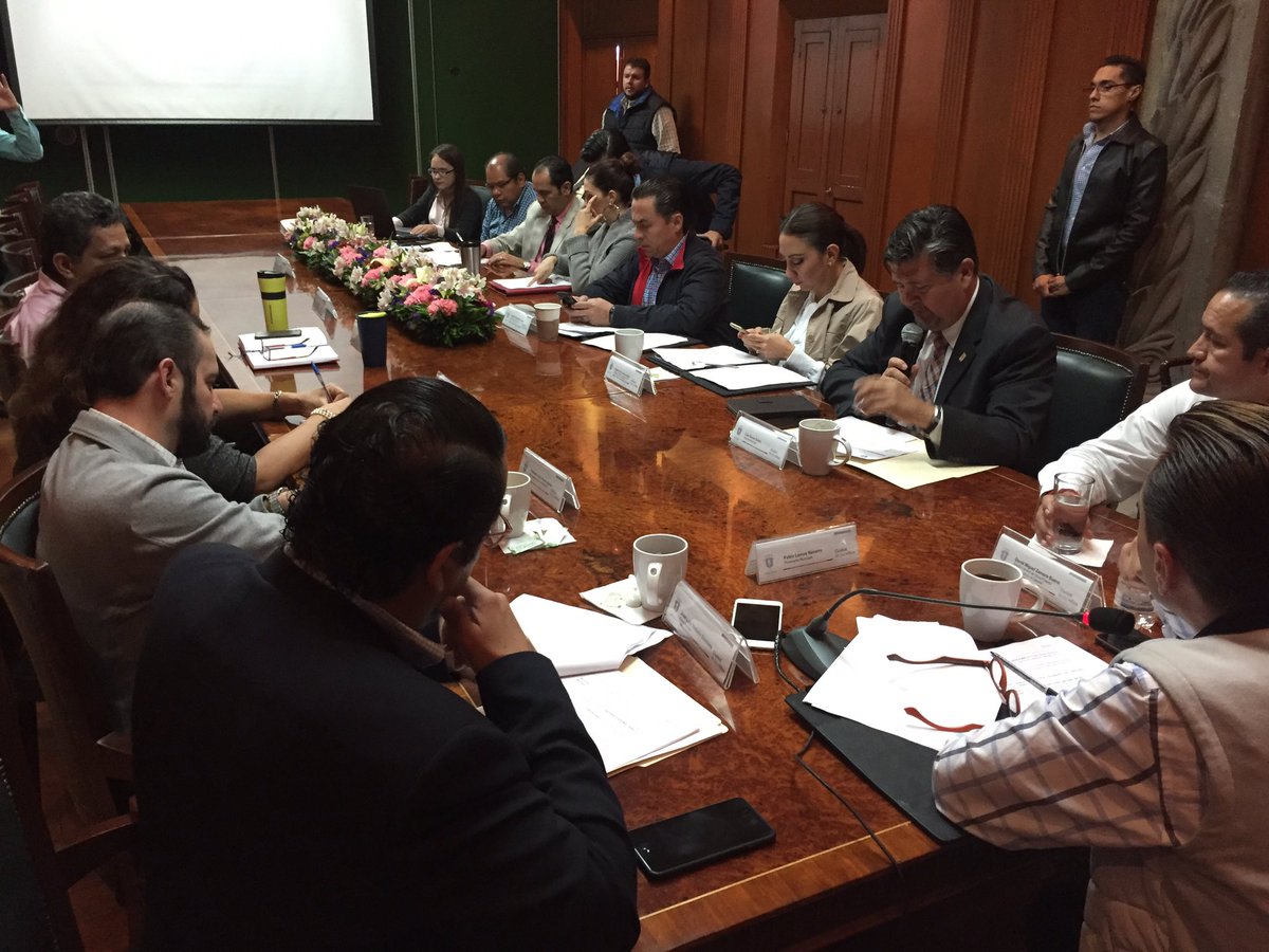 zoilagtez's tweet photo. Regidores @PRI_Jalisco_ en #CUSMAX a partir de un arduo trabajo en colonias, evaluamos necesidades sociales y presentamos propuesta de obras https://t.co/fdGvJBoz0R