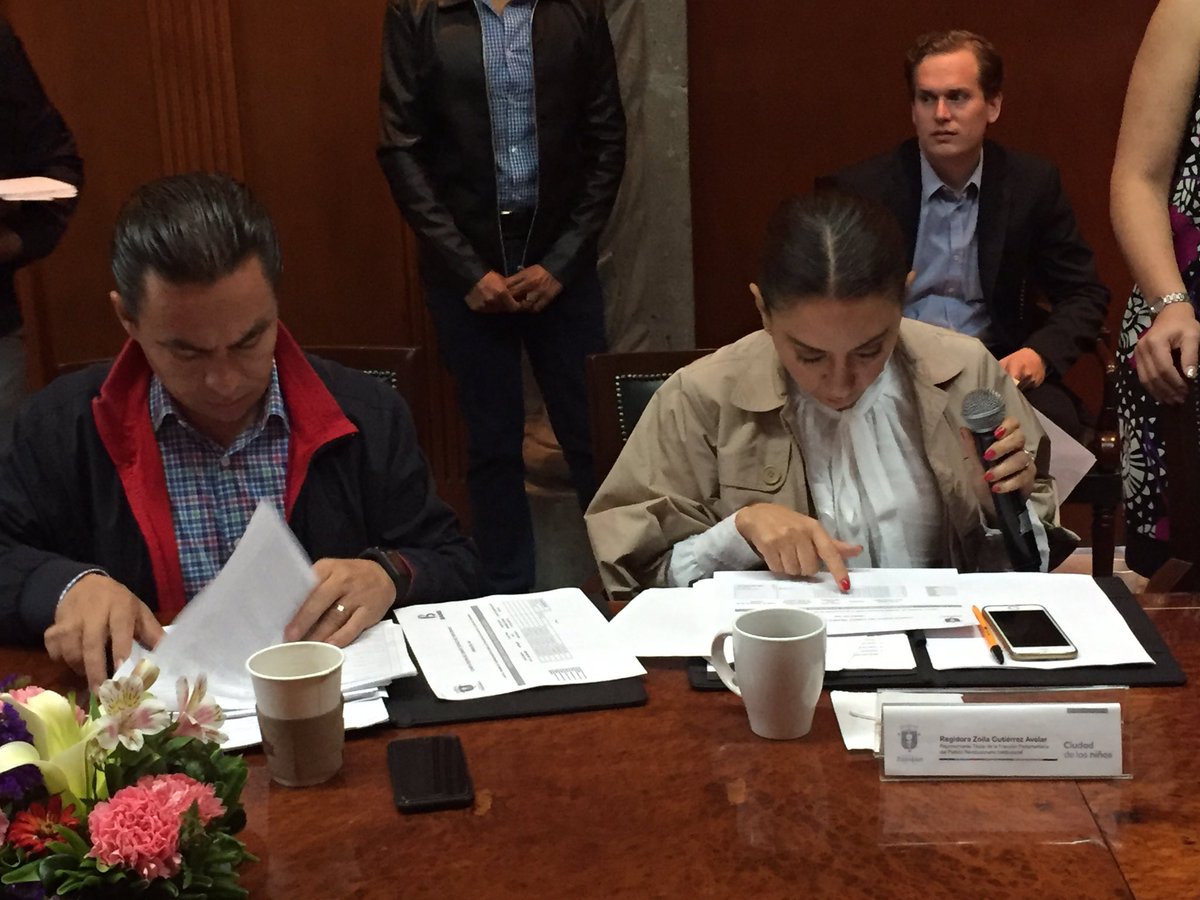 zoilagtez's tweet photo. Regidores @PRI_Jalisco_ en #CUSMAX a partir de un arduo trabajo en colonias, evaluamos necesidades sociales y presentamos propuesta de obras https://t.co/fdGvJBoz0R