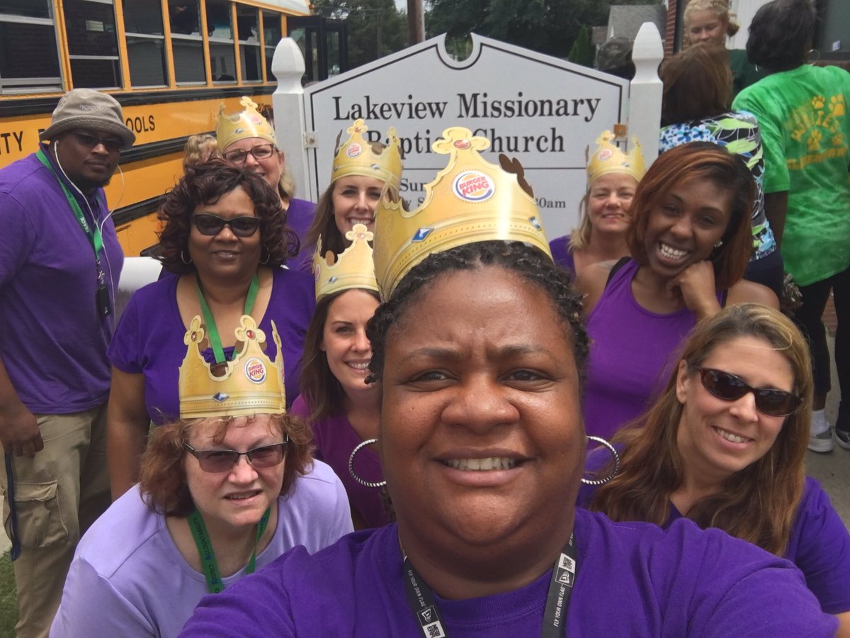 jacwoodall's tweet photo. #hesteach #hesroyaltysquad  #5thgrrocks #community @HillpointHusky https://t.co/E5l6hvnBpU