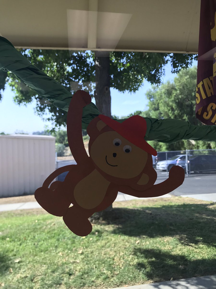 WomerJessica's tweet photo. Love my creative students, "can we add a sombrero?" Yes! @MEE_FUESD #slpfuesd https://t.co/k7eBtKCkF2