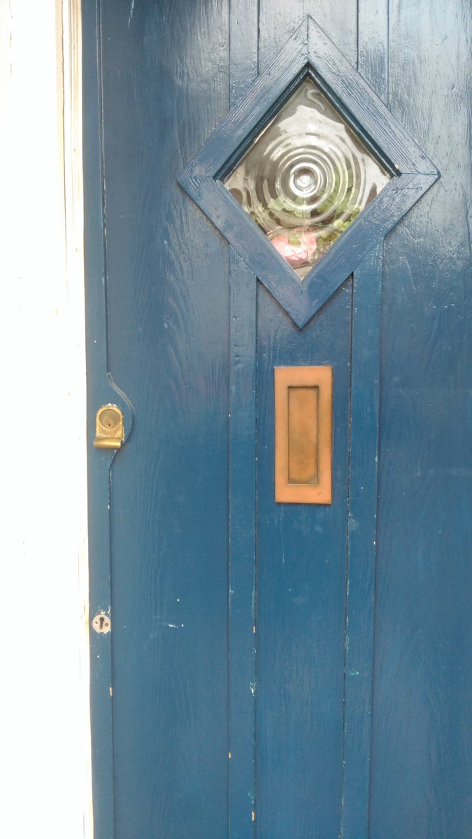 ditsycola's tweet image. Once again been outwitted by an external door. #lockedout #icantdodoors #doorproblems