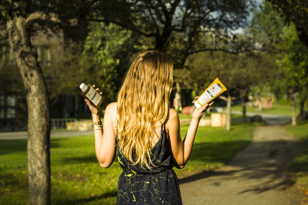 Entretenir ses cheveux blonds avec Klorane blondieincanada.com/2017/08/30/ent…