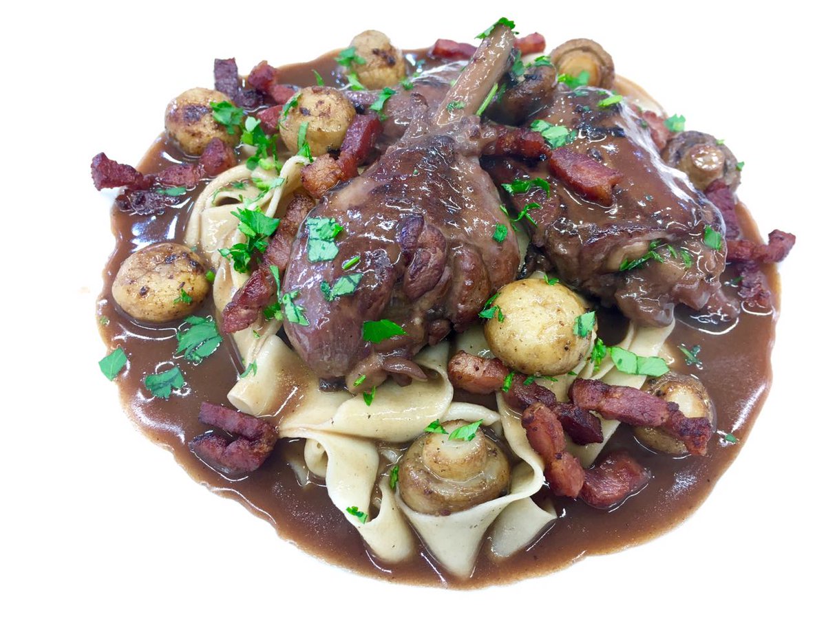 DavidSeeman's tweet photo. Preparaciones de hoy con chef @DavidSeeman en  @LCBCHILE @ufinisterrae  #Coque au vin y queneles de robalo gratinado con salsa #Nantua https://t.co/9sUvabfYTO