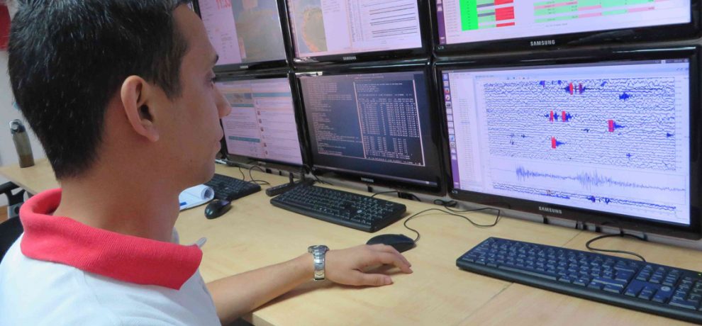 UNoticias's tweet photo. Registradas dos réplicas tras sismo ocurrido hoy https://t.co/TjCfcKQZ2e https://t.co/wAWNT1IFOM
