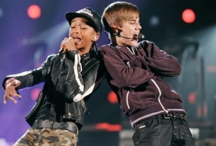 TeamBieber24hr's tweet photo. VAMOOOS PRA CIMA BELIEBERRSS! ESTAMOS PERDENDO FEIOOO RT PARA VOTAR NO JUSTIN BIEBER! #KCAColombia #JustinBieber https://t.co/Q5cDbefmIV