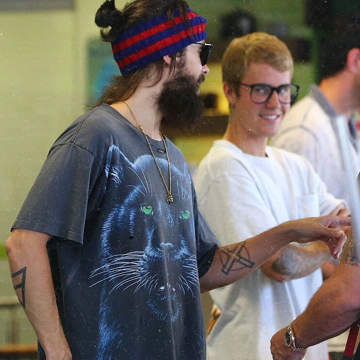 umusic's tweet photo. Find yourself someone who looks at you the way @justinbieber looks at @JaredLeto 😍😉
[via: feelingleto/Insta] https://t.co/5wXsfgImTj