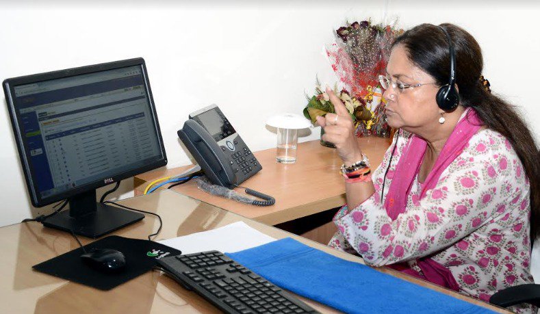मुख्यमंत्री ने सम्पर्क हैल्पलाइन कॉल सेंटर में लाइव कॉल सुनी, तुरन्त राहत के दिये निर्देश 
#RajasthanSampark 
bit.ly/2woDeaT