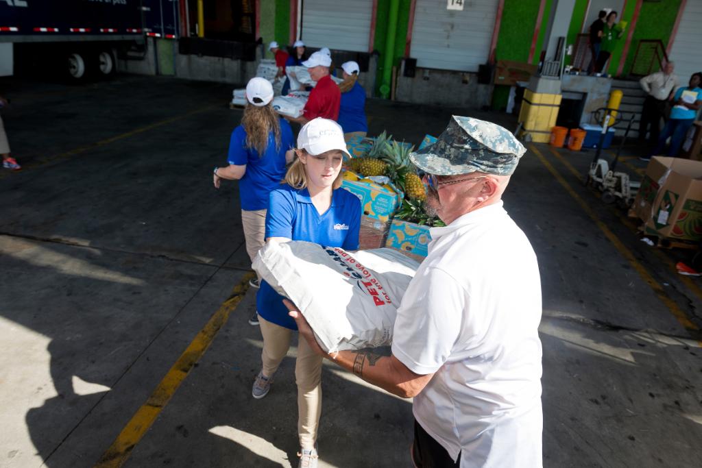 To support #Houston pet parents, we've donated 40,000lbs of pet food to the <a href="/HoustonFoodBank/">Houston Food Bank</a> through our #buyabaggiveameal program.