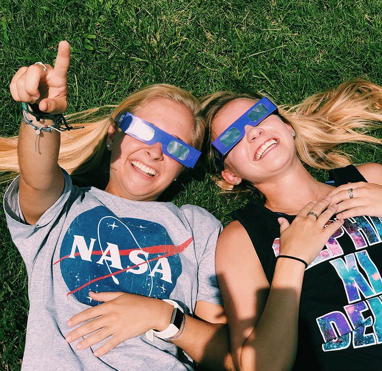 NCEclipse's tweet photo. #NCEclipse #SolarEclipse2017 Photo credits: @hannahsink https://t.co/EY9OUmCiGa