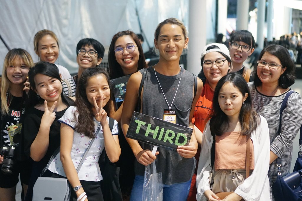 Foxy_Third's tweet photo. ขอบคุณน้องๆที่มาหาเติร์ดวันนี้นะคะ น้องดีใจมาก ... รักนะ 😘❤
#third #EFW17 #Theatre
#TeamMoo #TheFaceMenThailand https://t.co/QOzVdXymcr