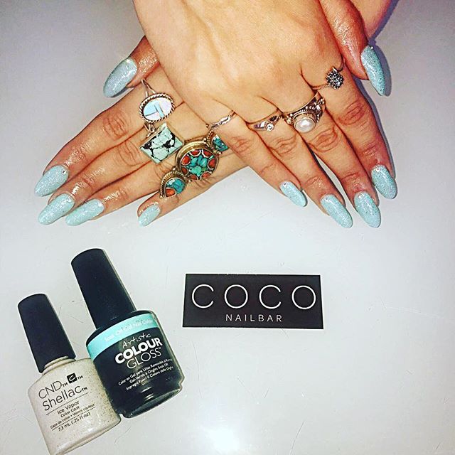 CocoNailBar's tweet photo. Midweek manicure sparkles using #GelPolish by @Artistic_Nail &amp; @CNDWorld #CNDShellac #schellac #artisticcolourgloss #coconailbarlondon https://t.co/uu3bXy5TME